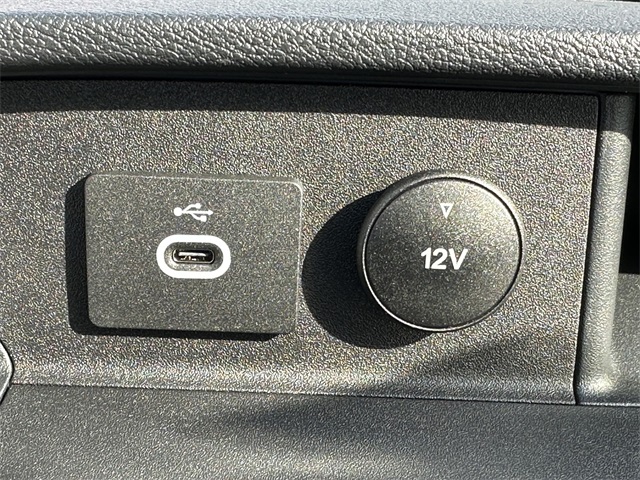 Vehicle image 34 of 39