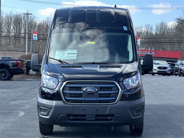 Vehicle image 2 of 39