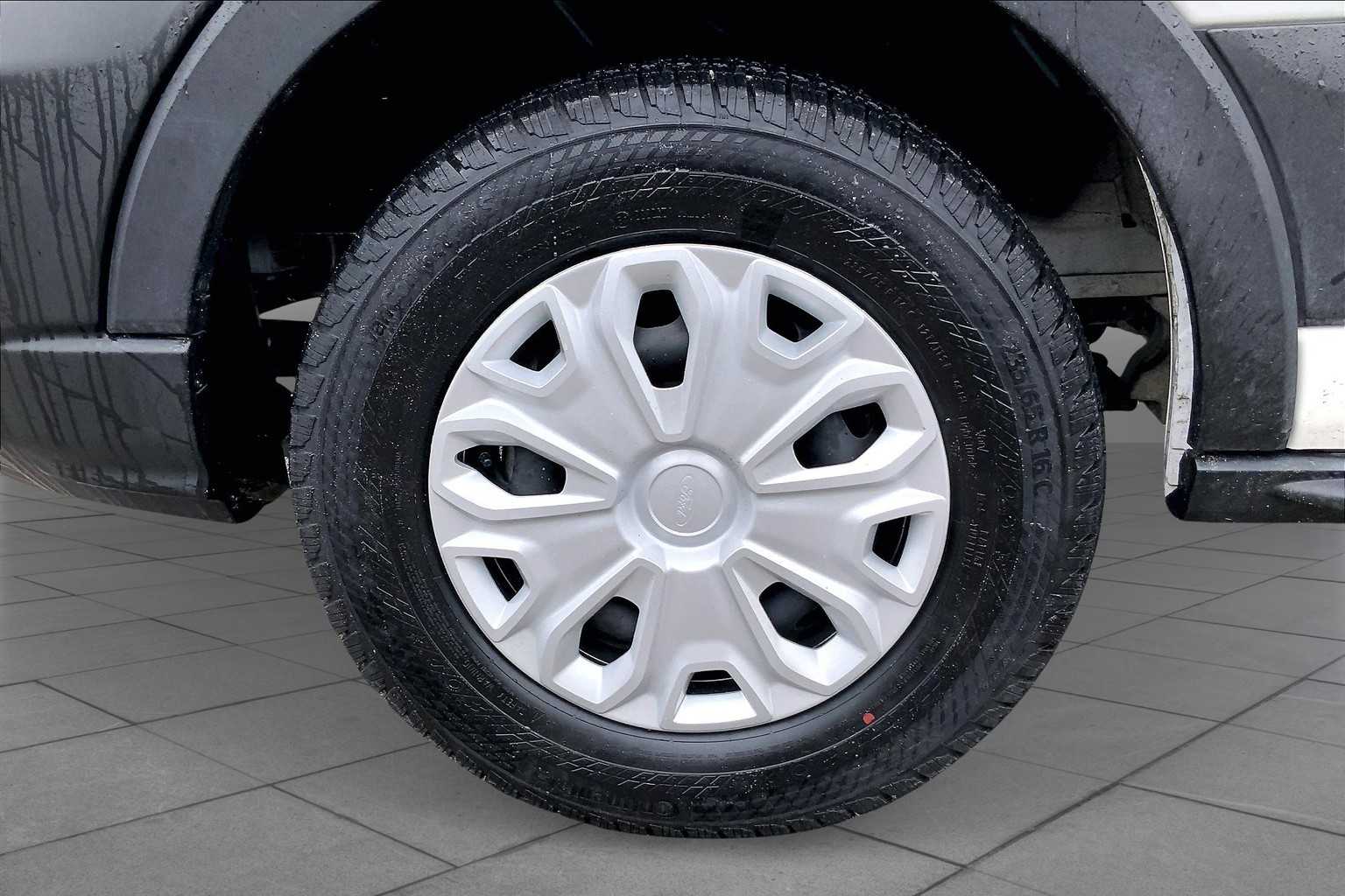 Vehicle image 10 of 20