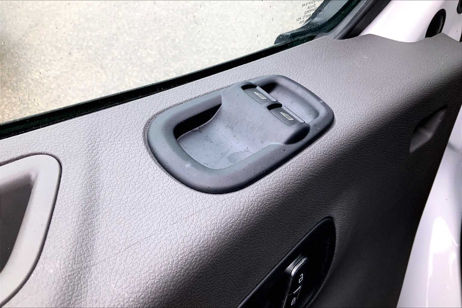 Vehicle image 18 of 20