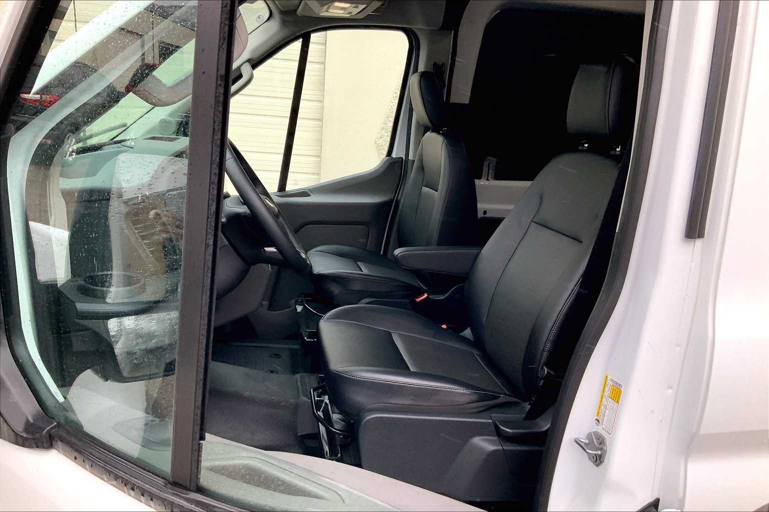 Vehicle image 9 of 20