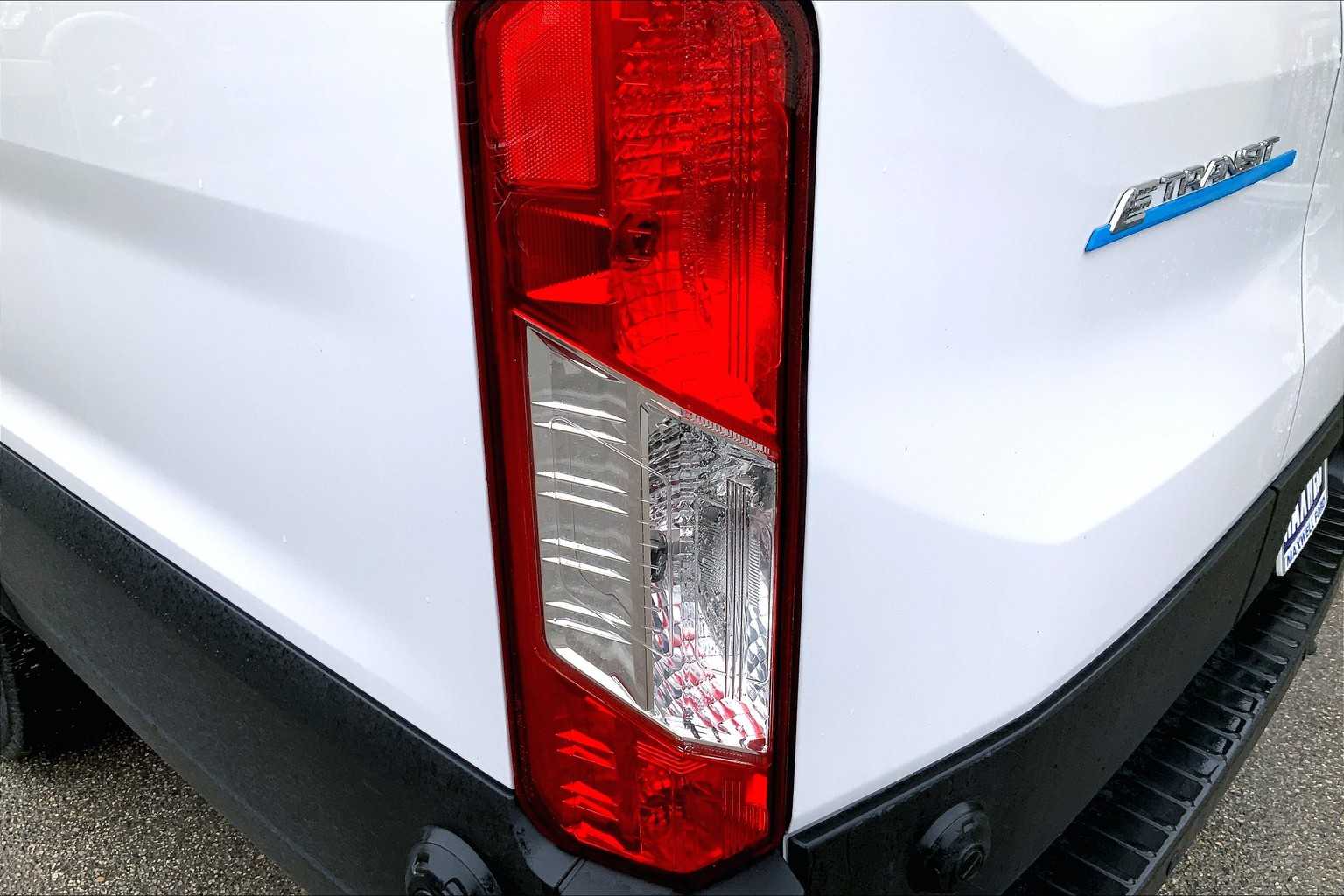 Vehicle image 15 of 20