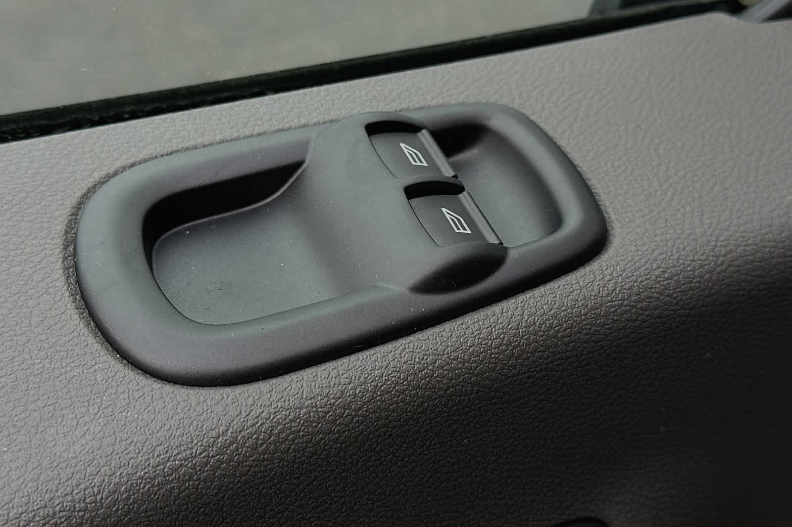 Vehicle image 14 of 27