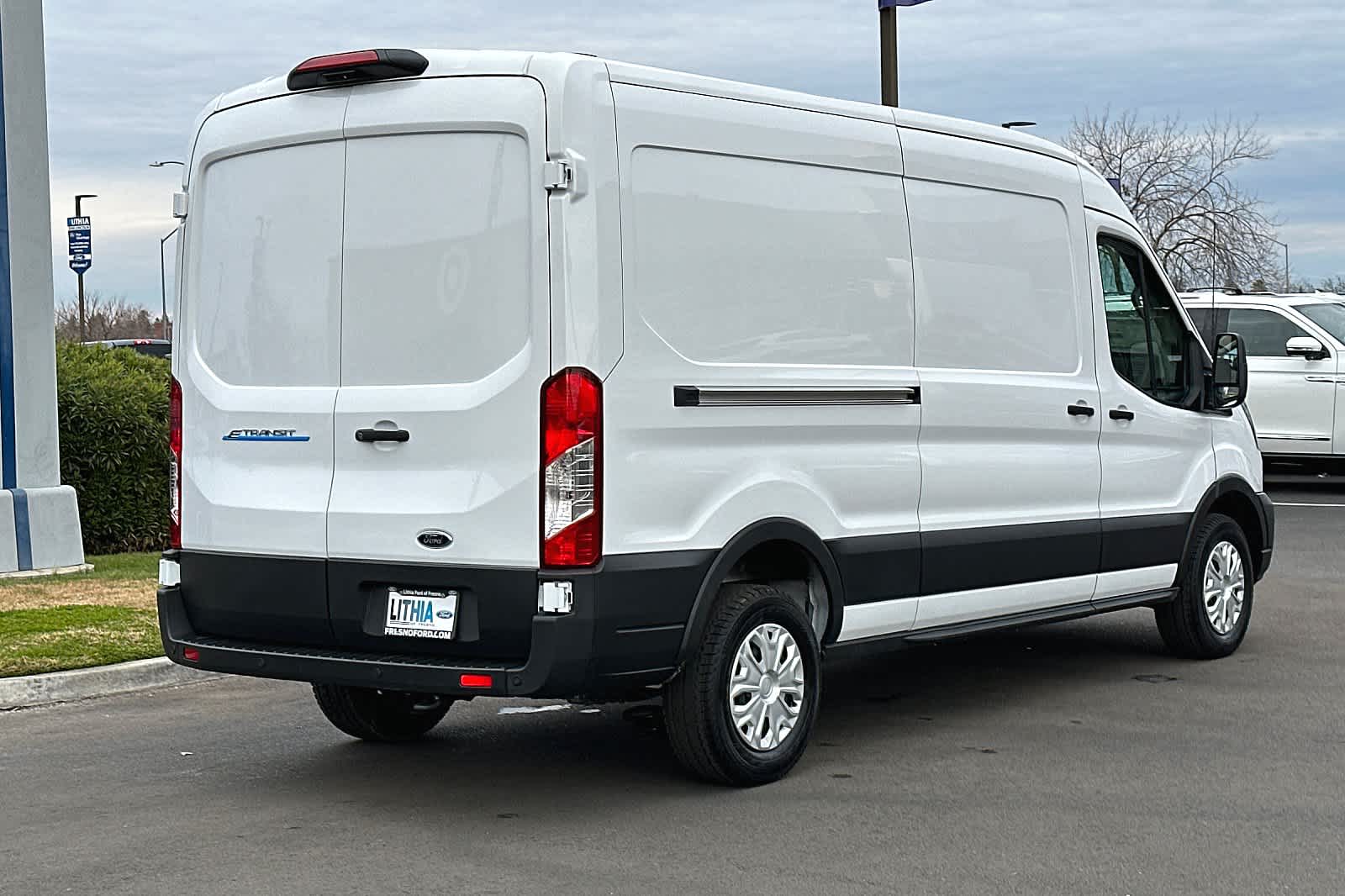 Vehicle image 6 of 27