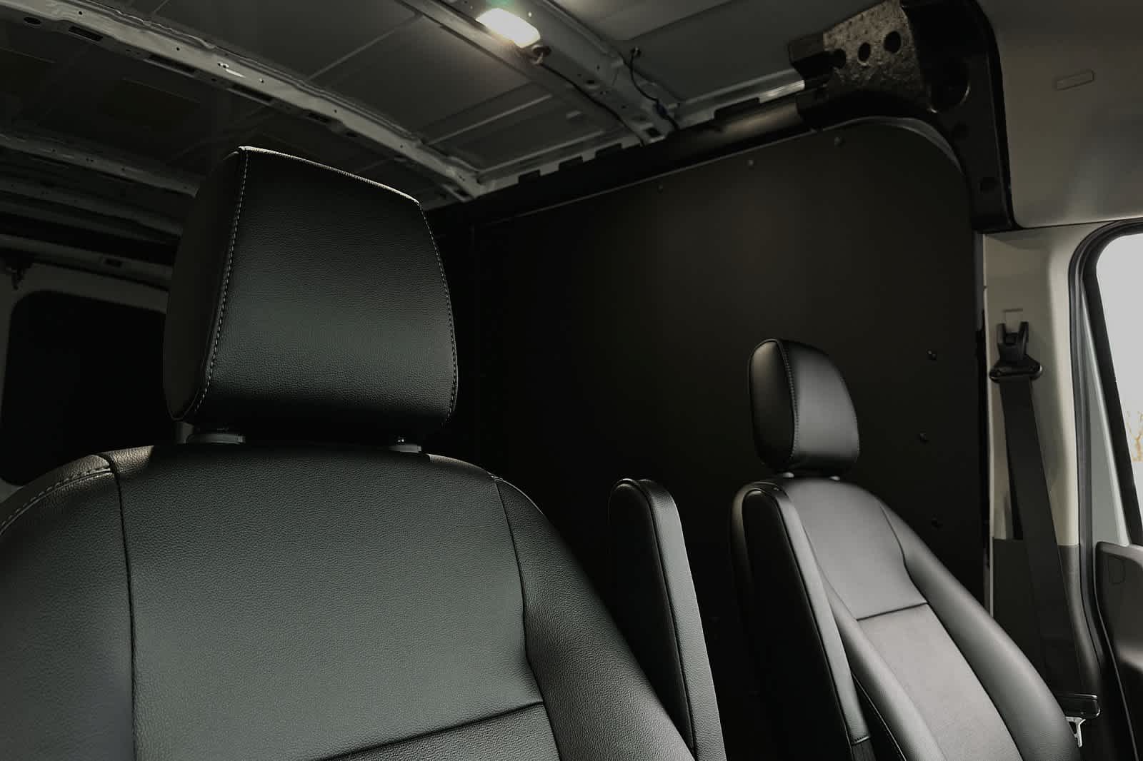 Vehicle image 18 of 27