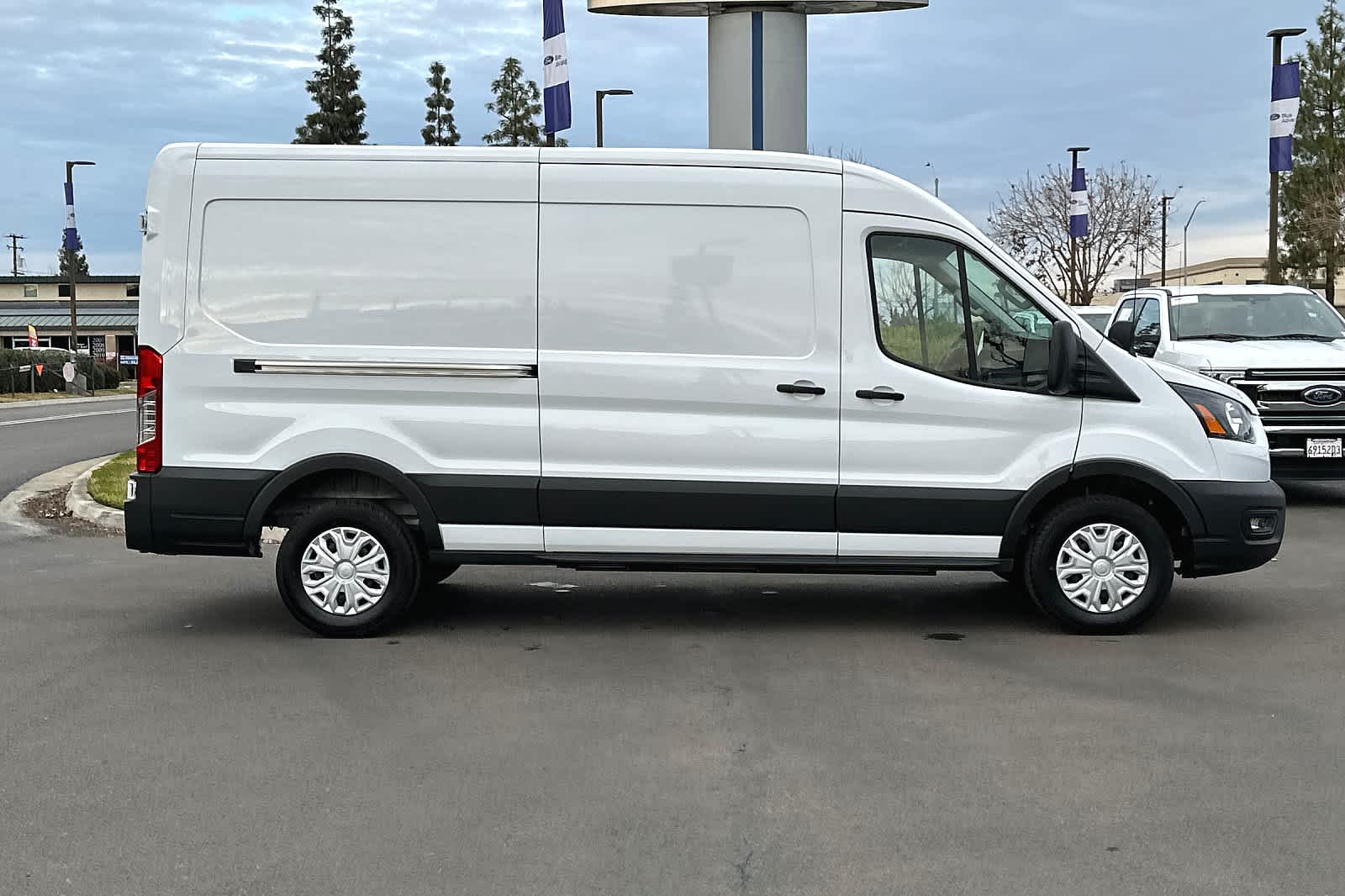 Vehicle image 4 of 27