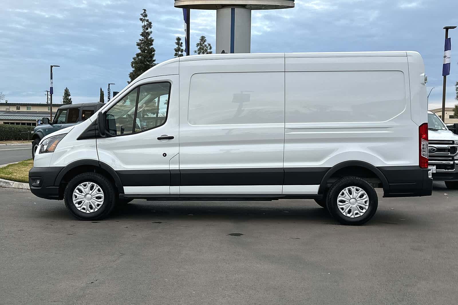 Vehicle image 5 of 27