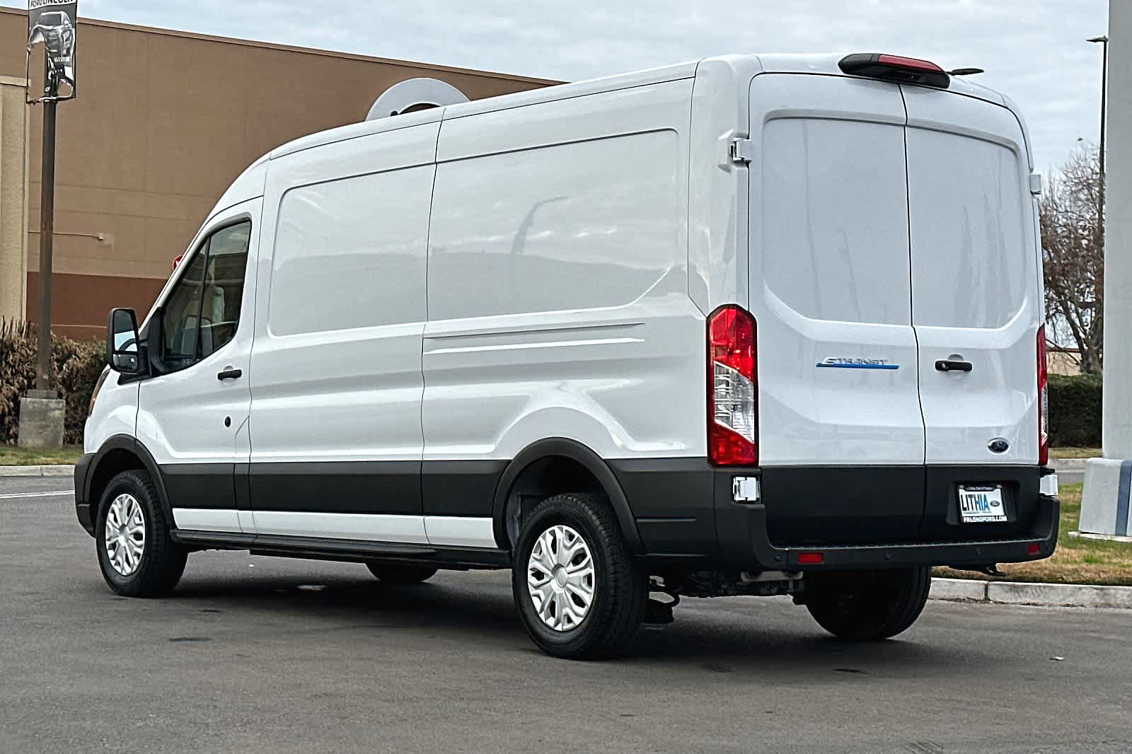 Vehicle image 7 of 27