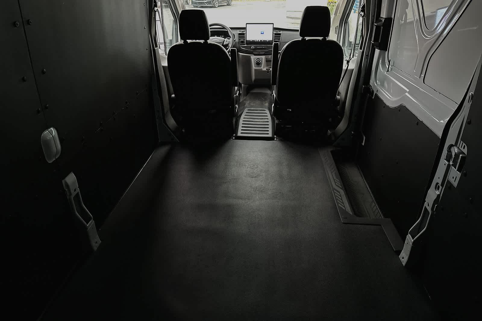 Vehicle image 10 of 27