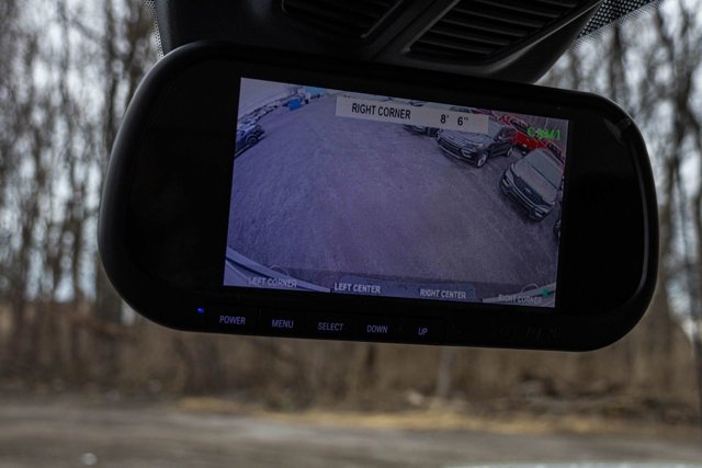 Vehicle image 16 of 30