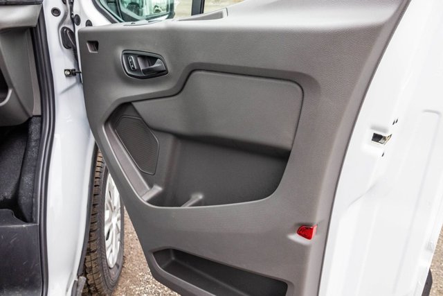 Vehicle image 25 of 30