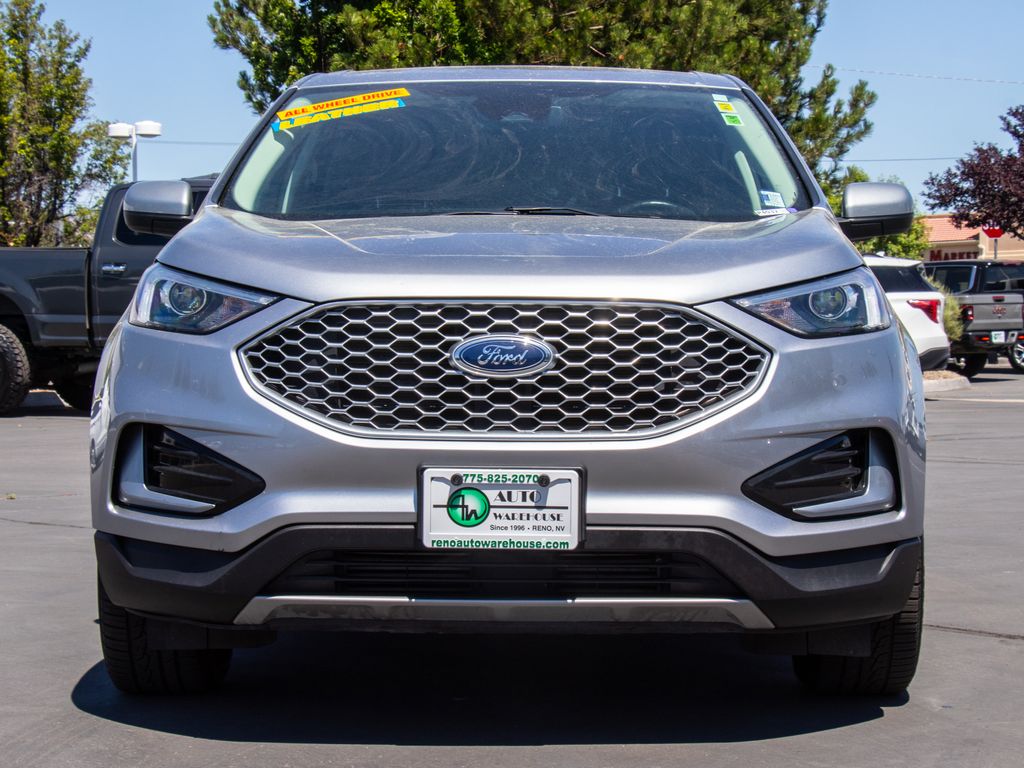 2023 Ford Edge SEL Image 2 of 24