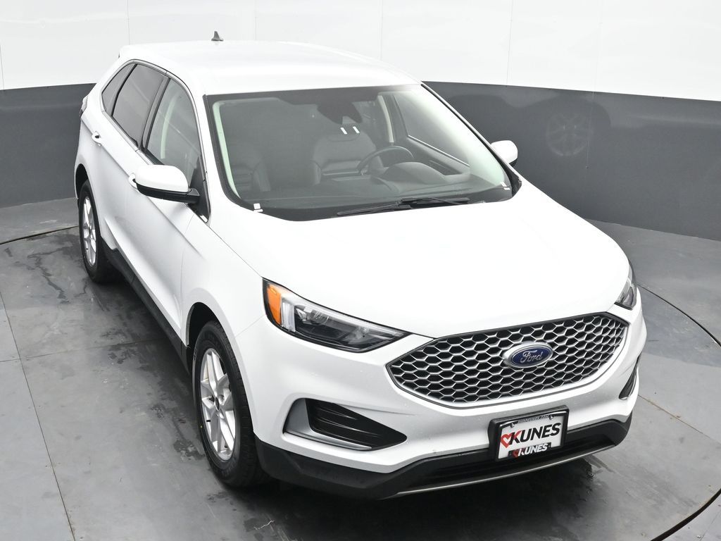 Vehicle image 4 of 53