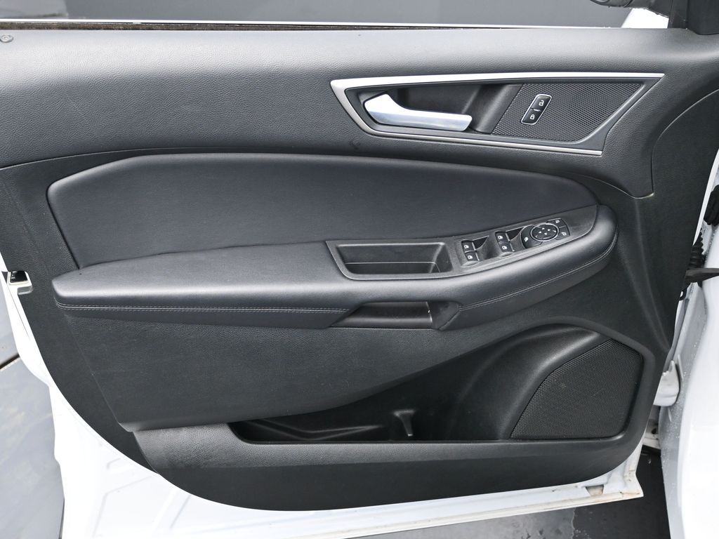 Vehicle image 43 of 53