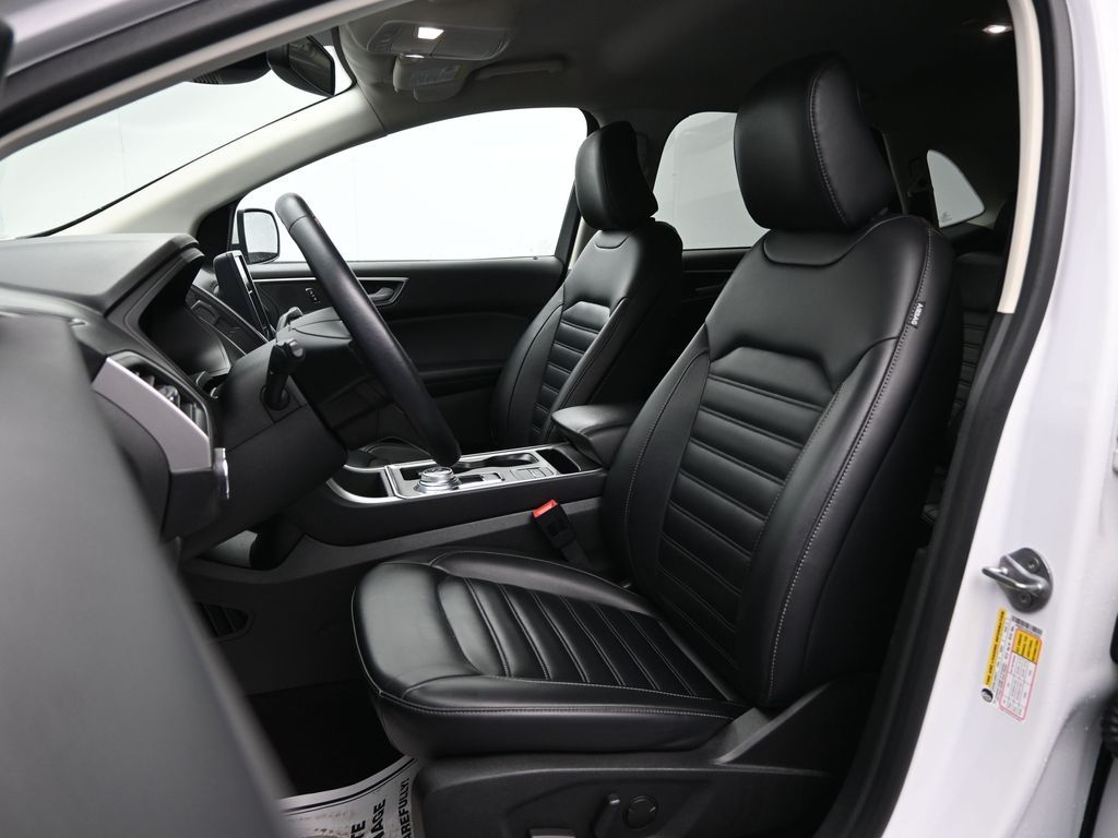 Vehicle image 41 of 53