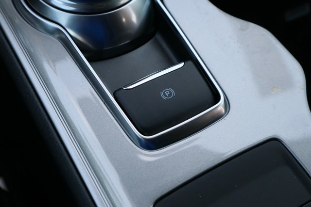 Vehicle image 28 of 33