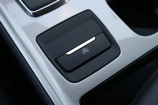 Vehicle image 27 of 33