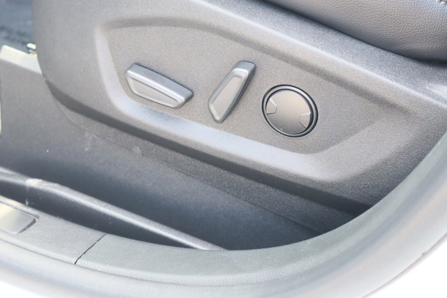 Vehicle image 32 of 33