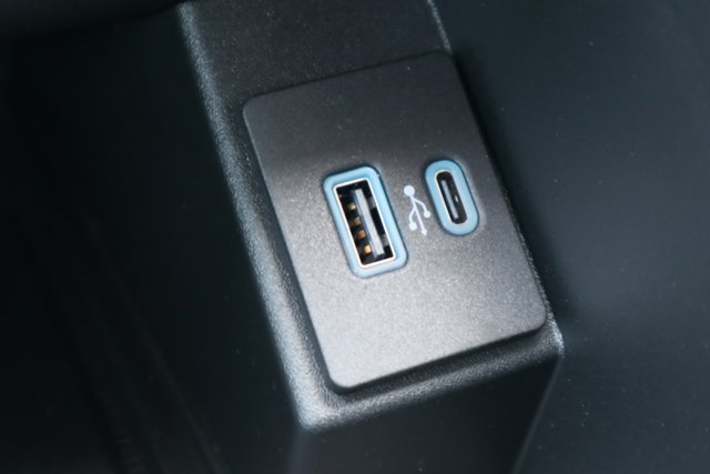Vehicle image 25 of 33