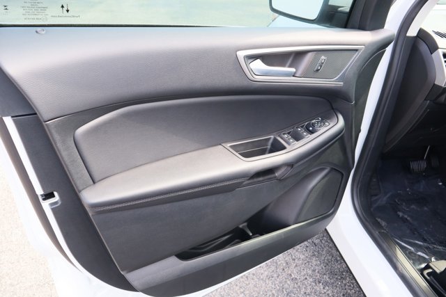 Vehicle image 14 of 33