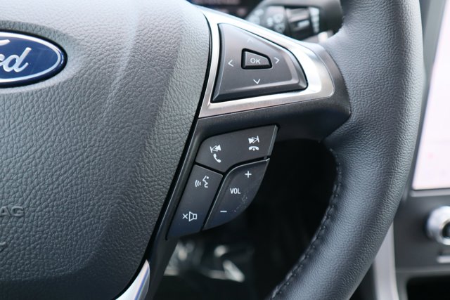 Vehicle image 18 of 33