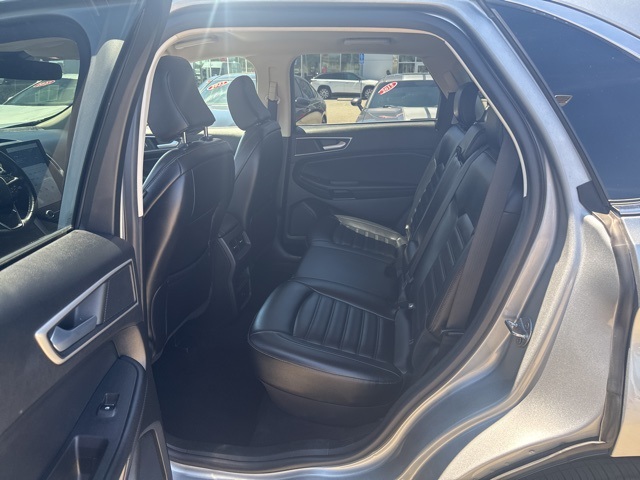 Vehicle image 17 of 30