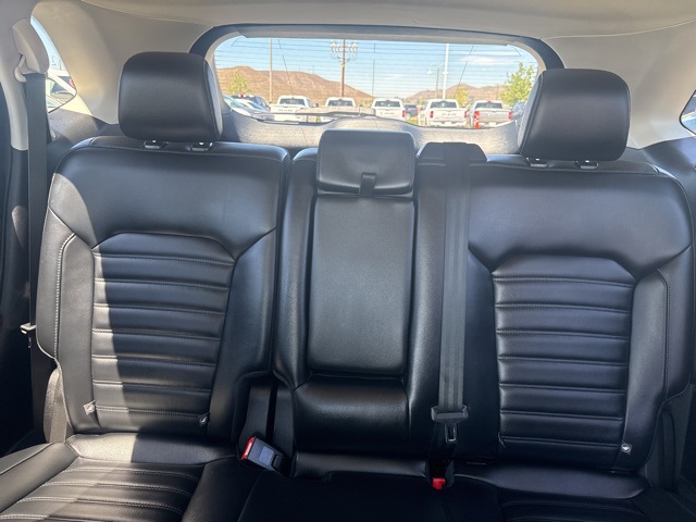 Vehicle image 16 of 30