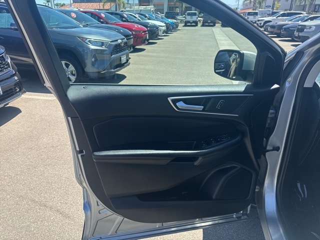 Vehicle image 28 of 30