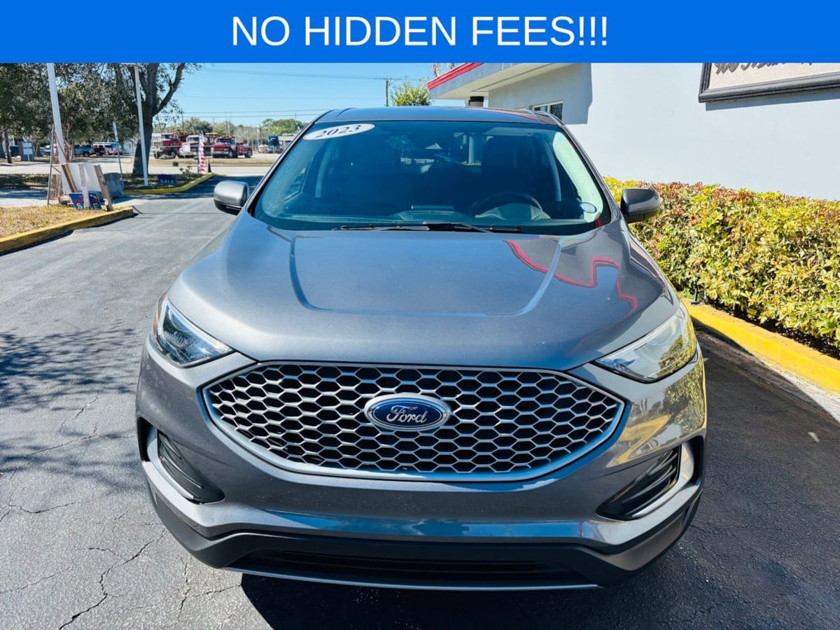 2023 Ford Edge SEL Image 2 of 37