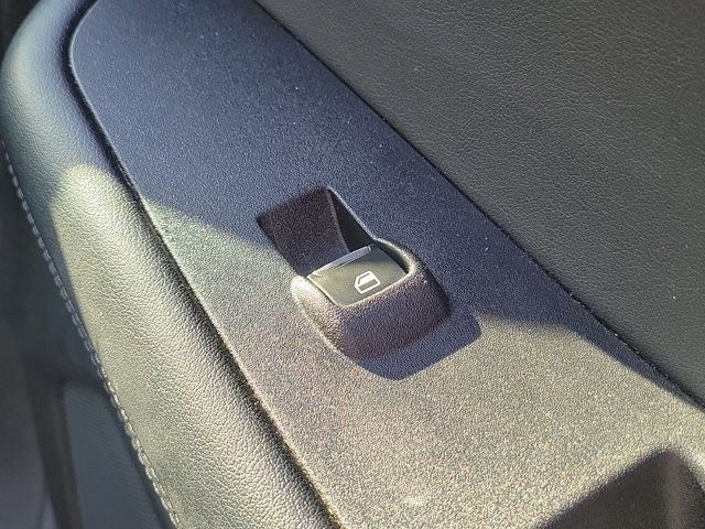 Vehicle image 29 of 31