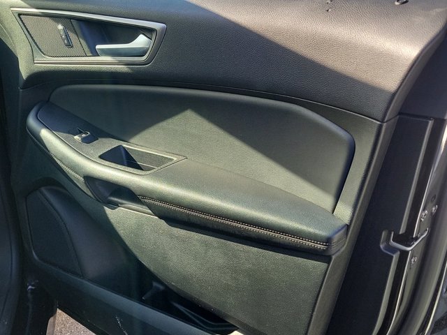 Vehicle image 28 of 31
