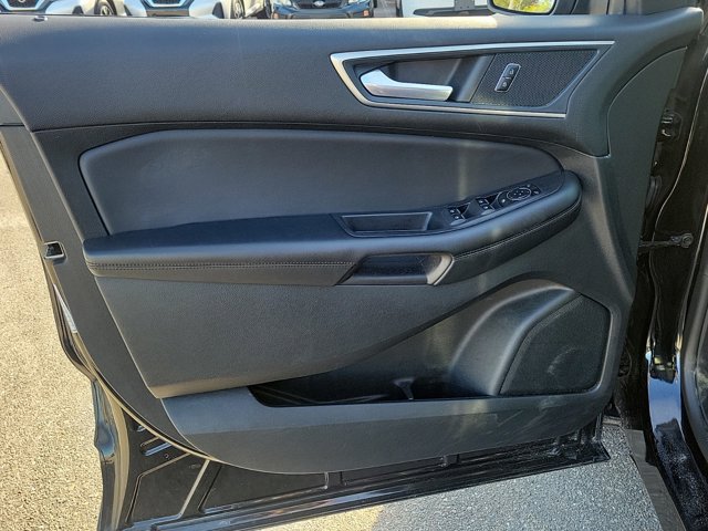 Vehicle image 19 of 31