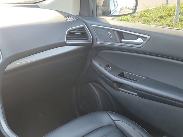 Vehicle image 16 of 31