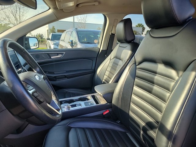Vehicle image 17 of 31