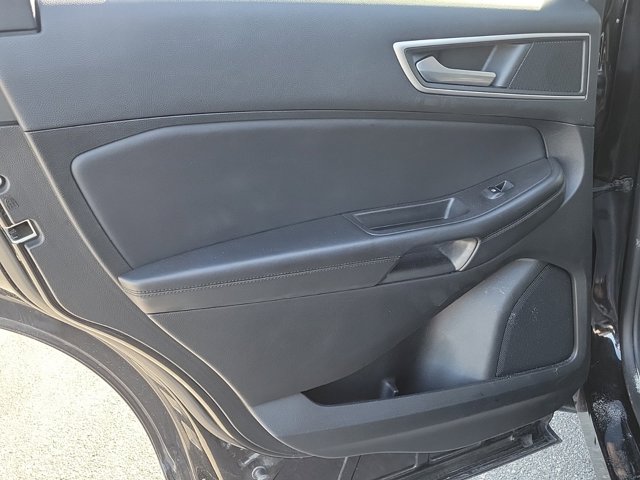 Vehicle image 13 of 31