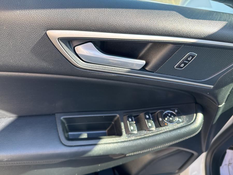 Vehicle image 18 of 26