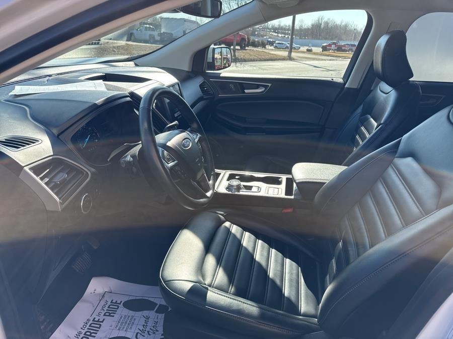 Vehicle image 24 of 26