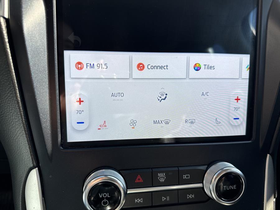 Vehicle image 15 of 26