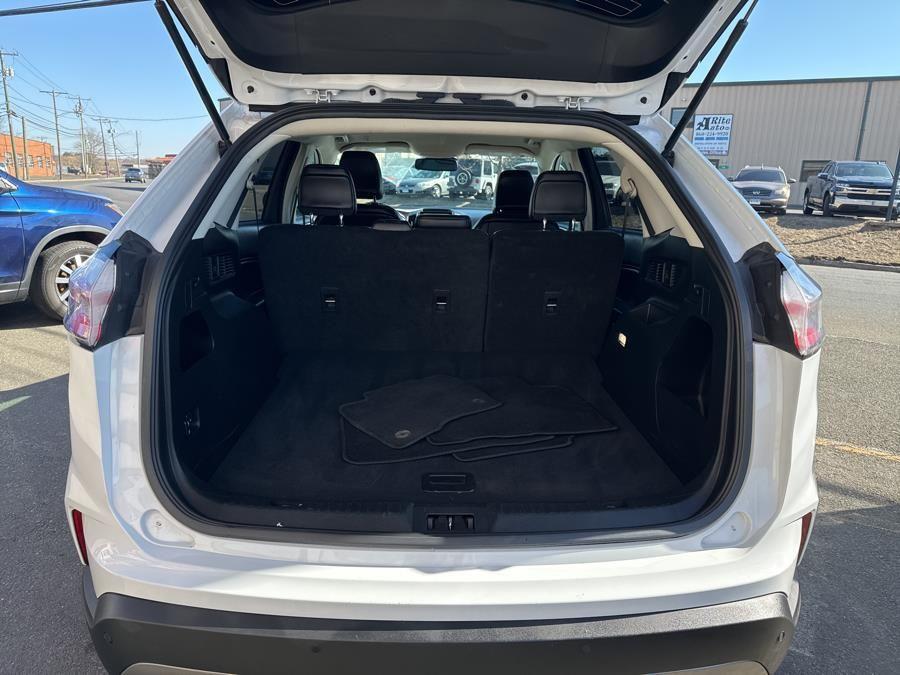 Vehicle image 11 of 26