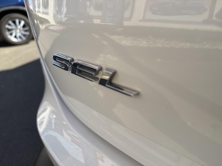 Vehicle image 21 of 26