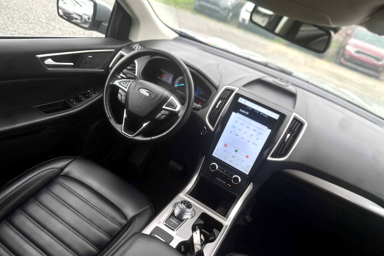 Vehicle image 15 of 26