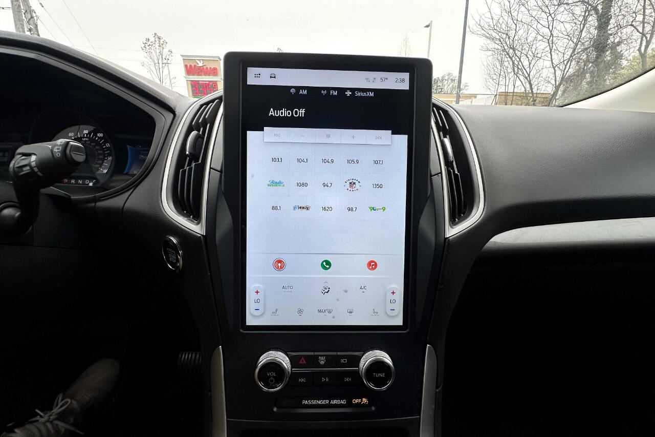 Vehicle image 18 of 26