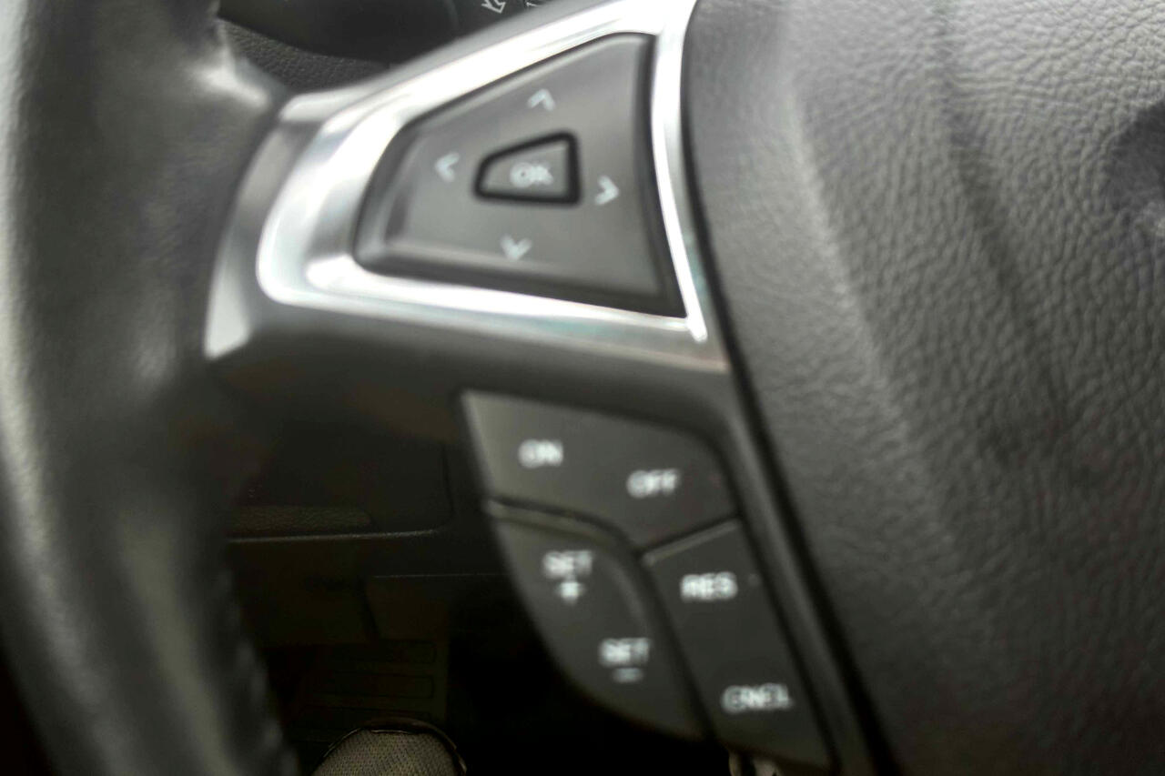 Vehicle image 21 of 26