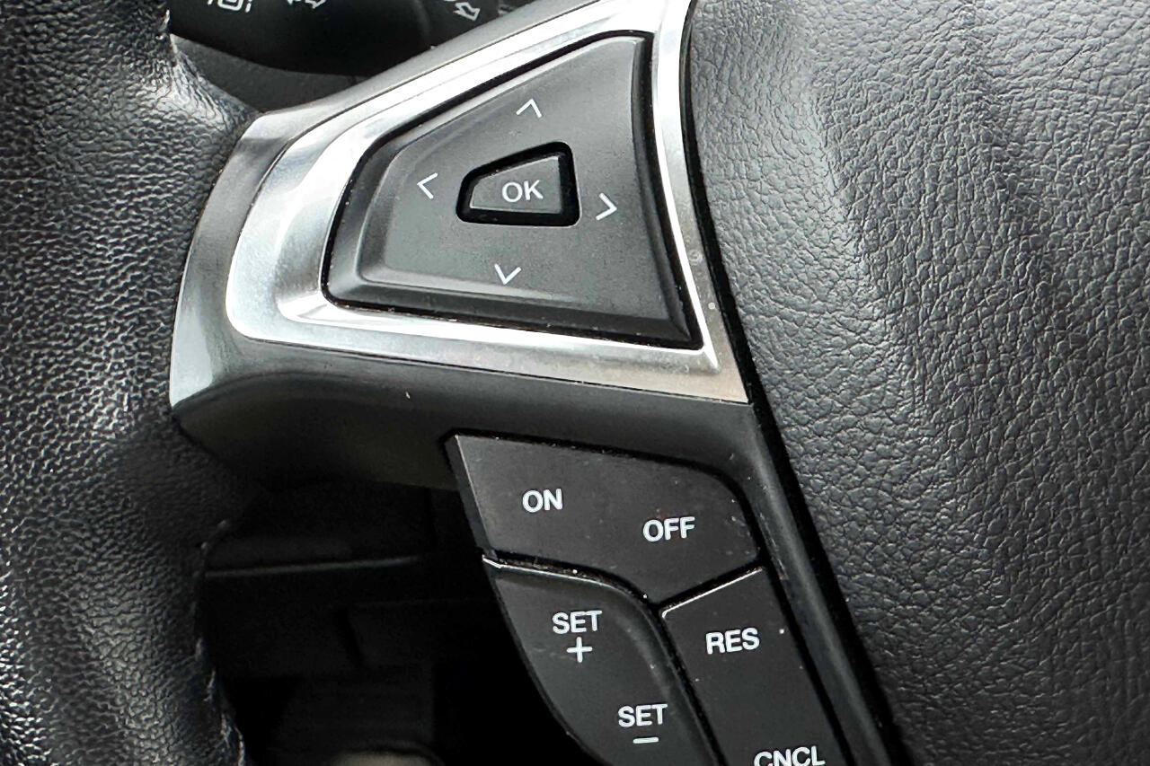 Vehicle image 22 of 26