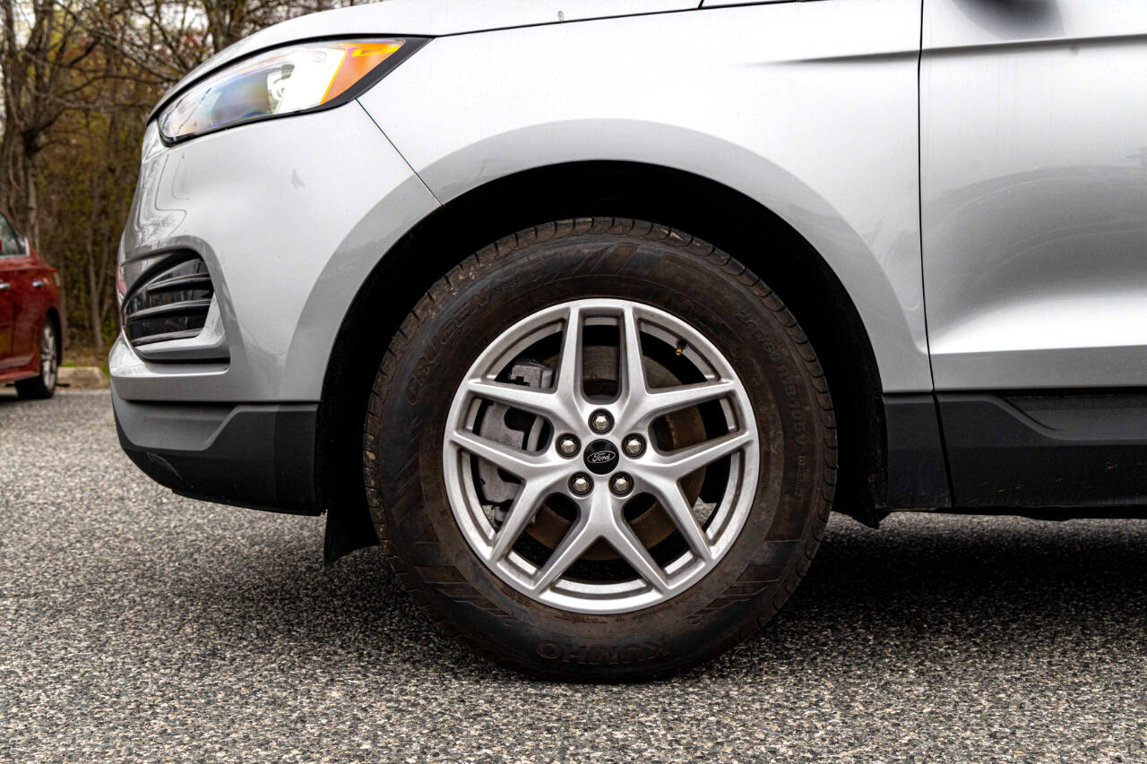Vehicle image 10 of 26