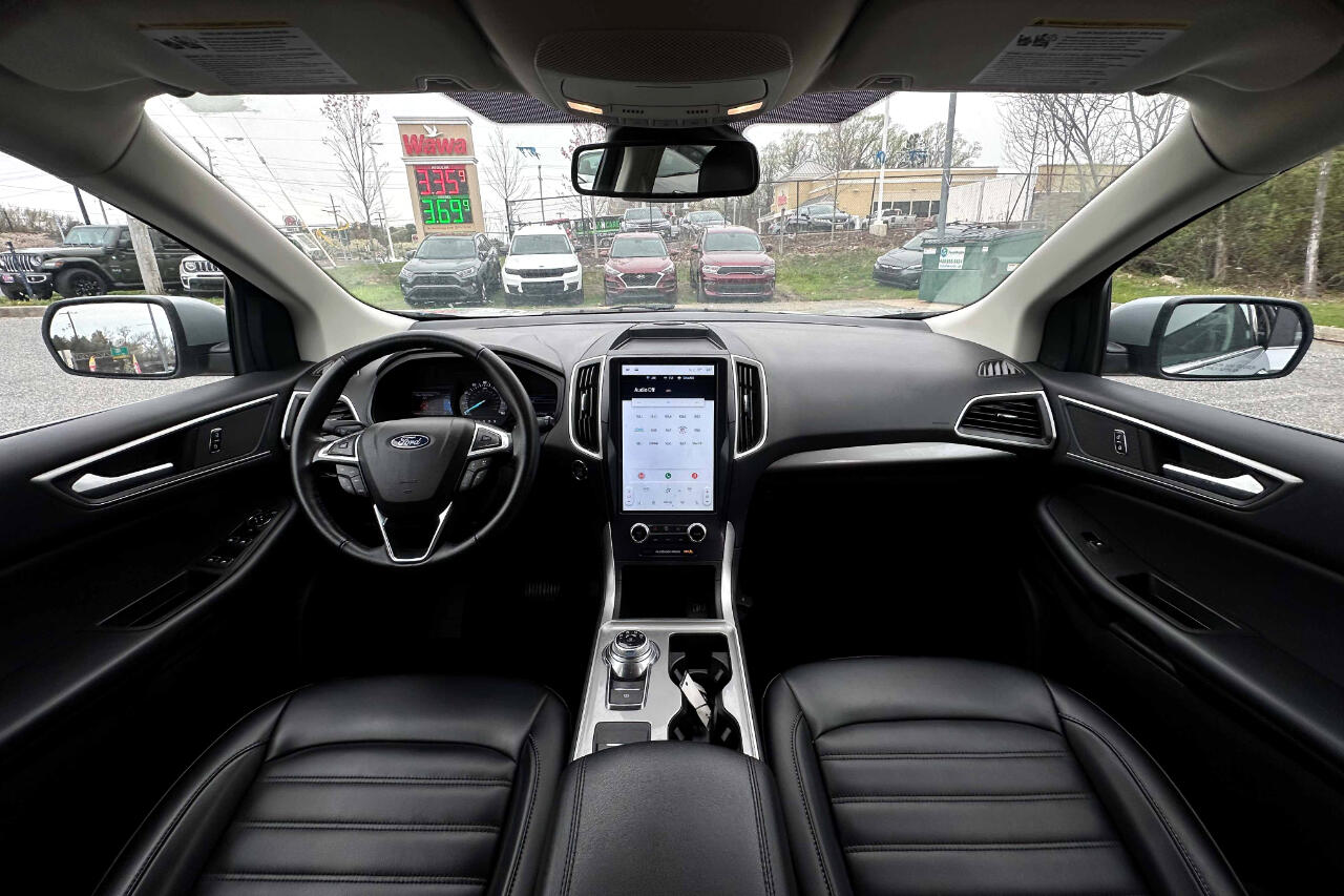 Vehicle image 11 of 26