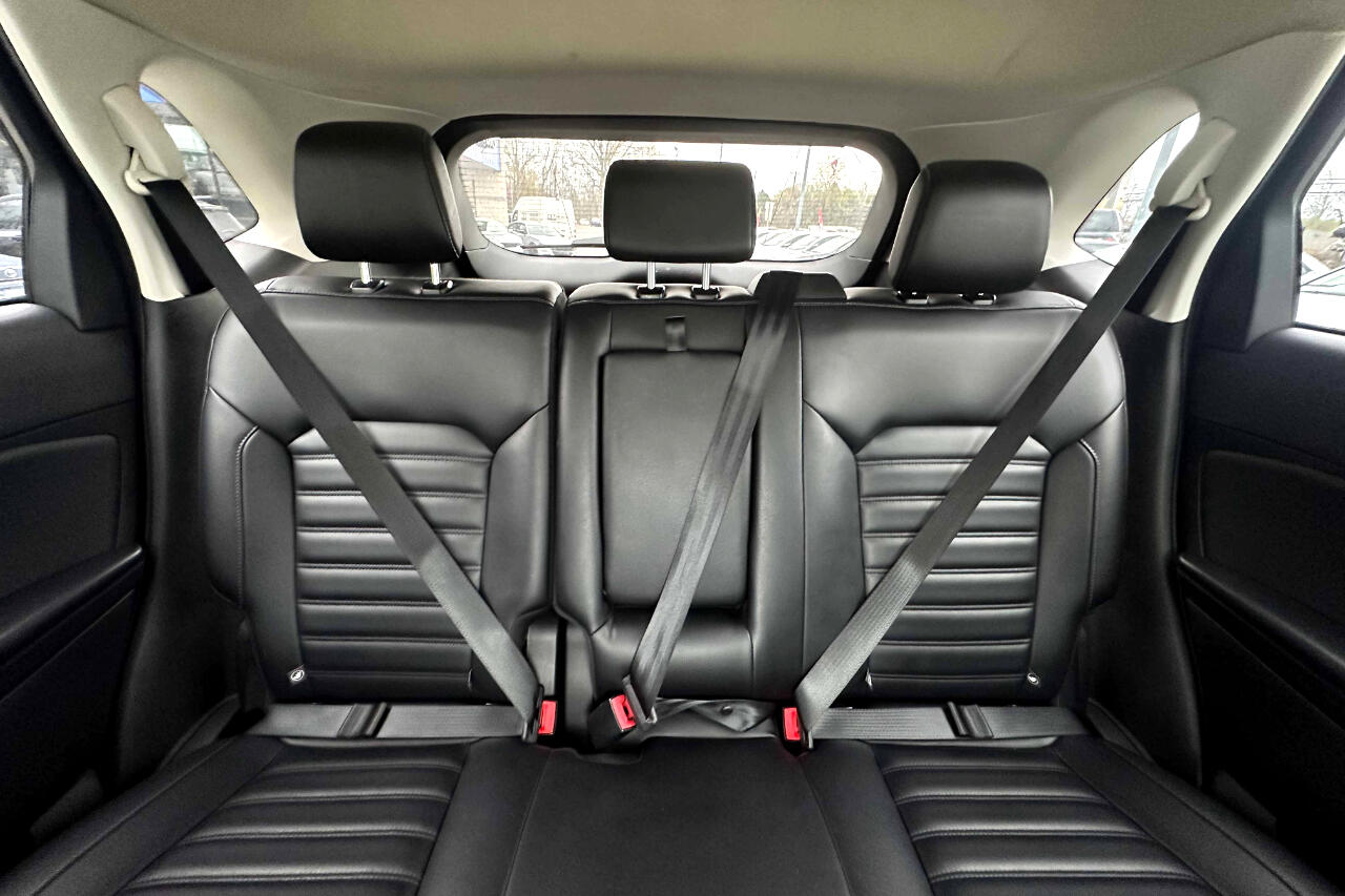 Vehicle image 24 of 26