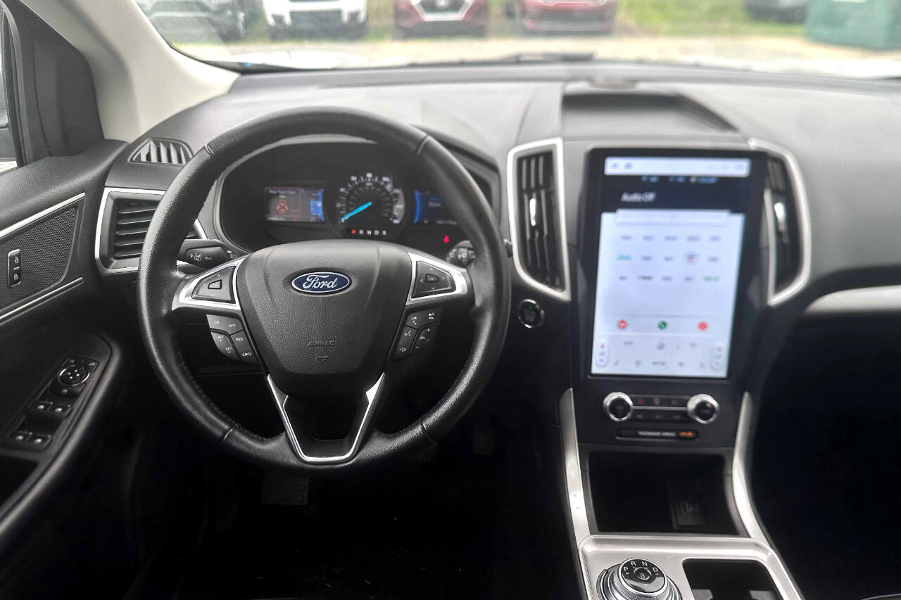 Vehicle image 13 of 26