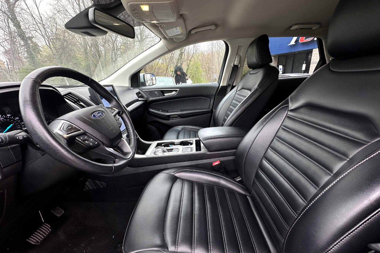 Vehicle image 16 of 26