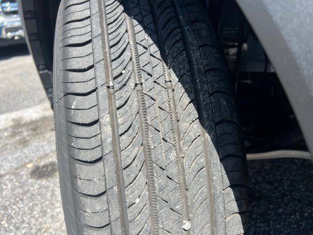 Vehicle image 28 of 36